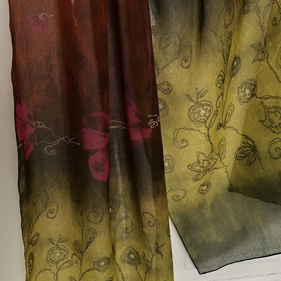 Sheer rectangular scarf - Picture 2 of 3